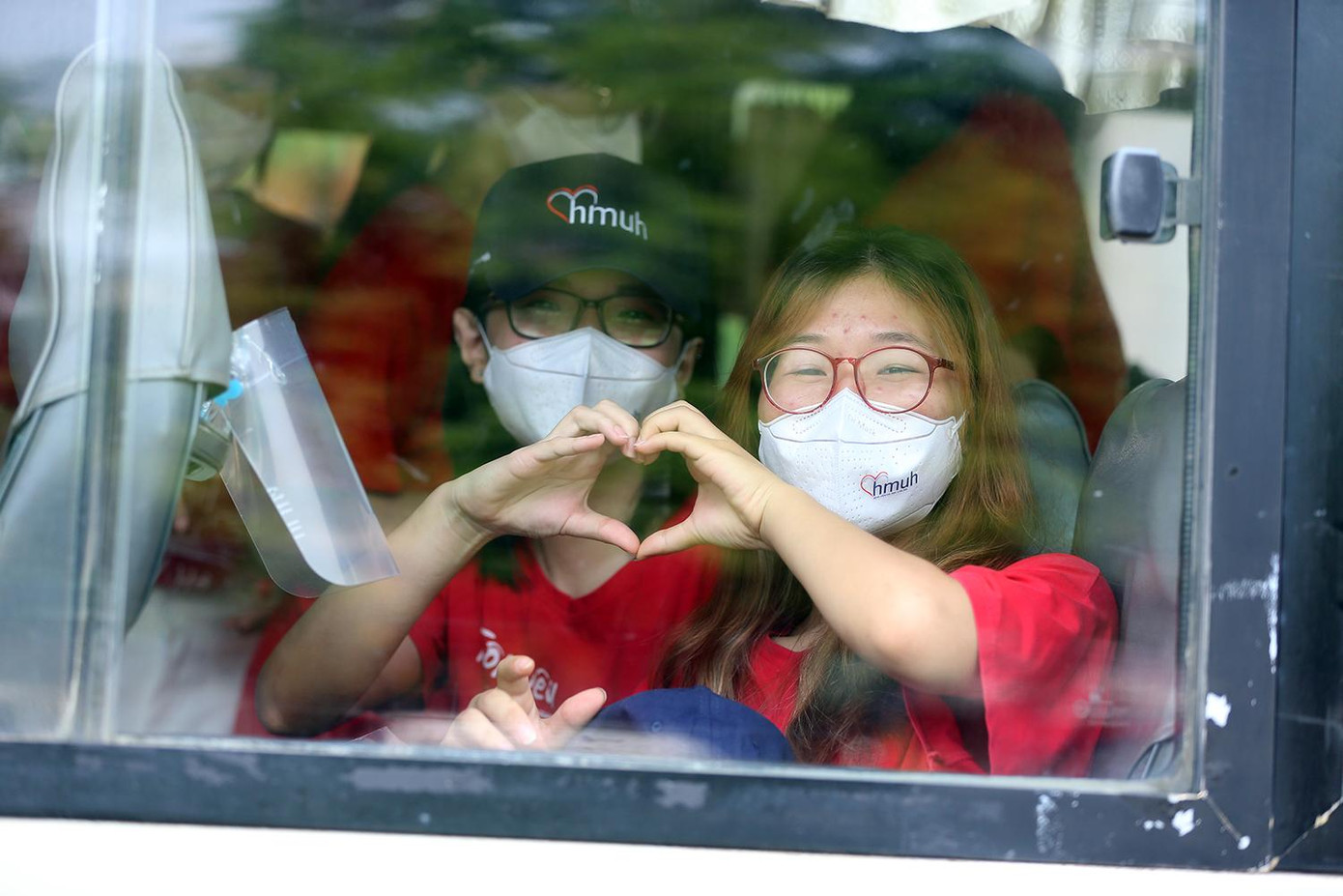 Sáng ngày 20/5, nhiều sinh viên bày tỏ niềm vui và sự tự hào khi được đứng trong đội ngũ sinh viên tình nguyện lần này.