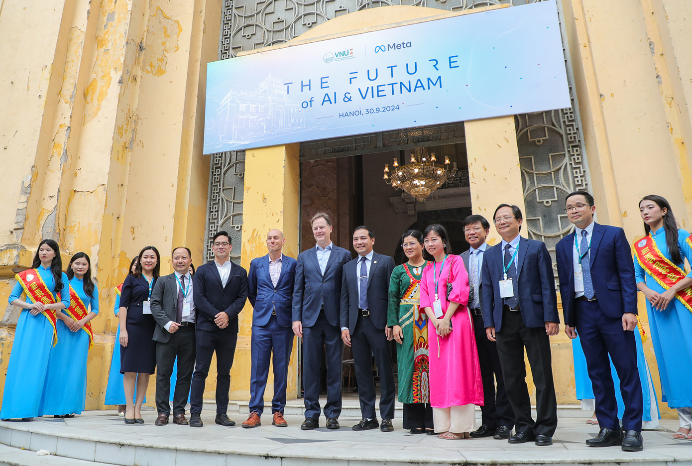 Chủ tịch phụ trách Đối ngoại Toàn cầu Tập đoàn Meta Nick Clegg, gặp gỡ sinh viên ĐHQG Hà Nội. Chủ tịch phụ trách Đối ngoại Toàn cầu Tập đoàn Meta Nick Clegg, gặp gỡ sinh viên ĐHQG Hà Nội.