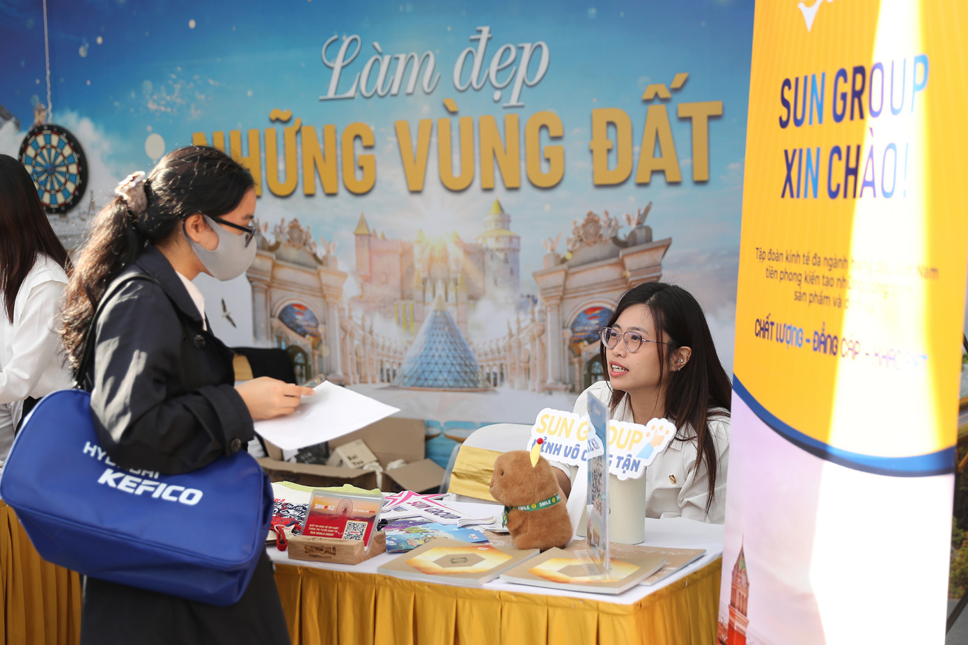 Hơn 7.000 cơ hội đang chờ đón sinh viên và doanh nghiệp cùng kết nối. Hơn 7.000 cơ hội đang chờ đón sinh viên và doanh nghiệp cùng kết nối.