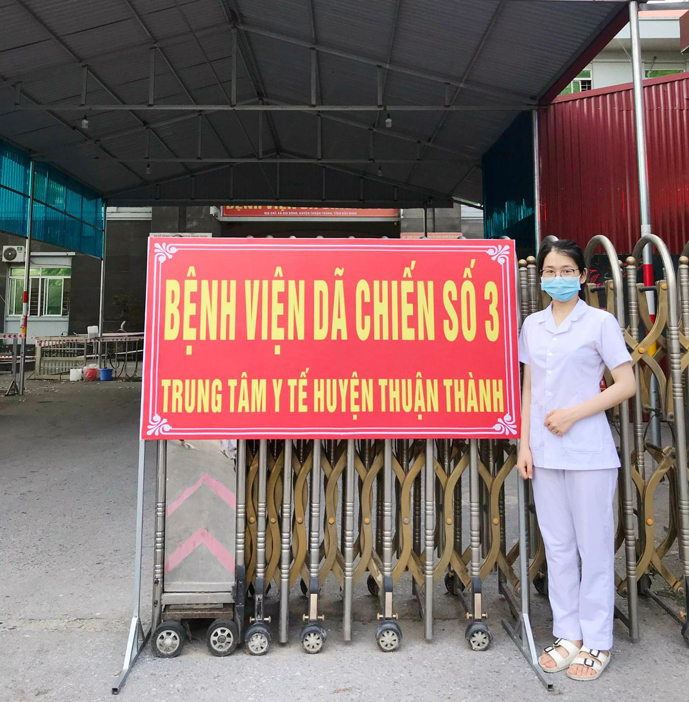 Tinh thần quyết tâm của đội sinh viên tình nguyện chống dịch tại huyện Thuận Thành, tỉnh Bắc Ninh.