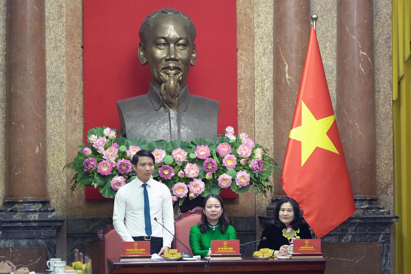 Chương trình “Tỏa sáng Nghị lực Việt”, được T.Ư Hội LHTN Việt Nam phối hợp với các đơn vị tổ chức với mục tiêu tìm kiếm, tôn vinh những tấm gương thanh niên khuyết tật có ý chí vượt lên, chiến thắng số phận và đóng góp tiêu biểu cho sự phát triển cộng đồng xã hội. Chương trình “Tỏa sáng Nghị lực Việt”, được T.Ư Hội LHTN Việt Nam phối hợp với các đơn vị tổ chức với mục tiêu tìm kiếm, tôn vinh những tấm gương thanh niên khuyết tật có ý chí vượt lên, chiến thắng số phận và đóng góp tiêu biểu cho sự phát triển cộng đồng xã hội.