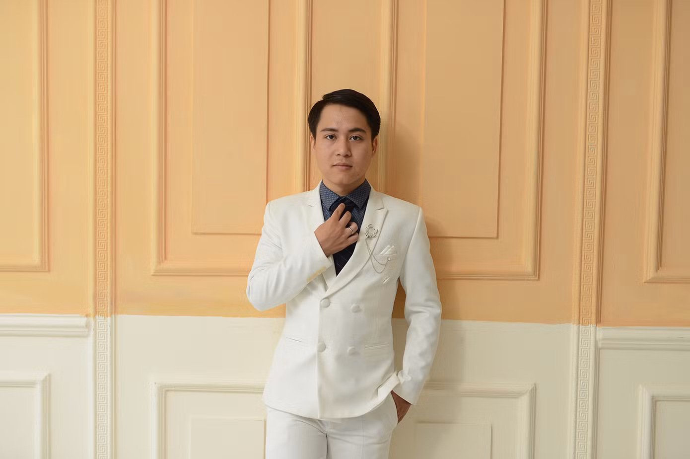 Lê Quang Minh, sinh ngày 14/2/1993 tại huyện Thanh Liêm, tỉnh Hà Nam, hiện là bác sĩ Khoa Nhi tại Bệnh viện Đa khoa huyện Gia Lâm. Anh đã có sáng kiến "Xây dựng phần mềm hỗ trợ công tác chăm sóc sơ sinh thiết yếu sớm và nuôi con bằng sữa mẹ" tại bệnh viện, được công nhận hiệu quả và khả năng nhân rộng cấp Thành phố. Minh đã có 4 đề tài và 3 sáng kiến cấp cơ sở, đồng thời giành Giải Nhất trong Hội thi Kỹ thuật sáng tạo trẻ ngành Y tế Hà Nội năm 2023, và được tặng Bằng khen của UBND TP. Hà Nội. Anh cũng tích cực tham gia các hoạt động thiện nguyện, hiến máu tình nguyện 29 lần, đồng thời là Đội trưởng đội “Màu áo xanh bệnh viện”, giúp đỡ bệnh nhân tại Bệnh viện Thanh Nhàn.