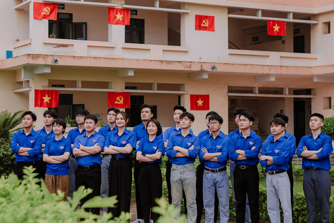 Đường cờ đỏ thắm - sinh viên tri ân lịch sử theo cách rất riêng. Đường cờ đỏ thắm - sinh viên tri ân lịch sử theo cách rất riêng.