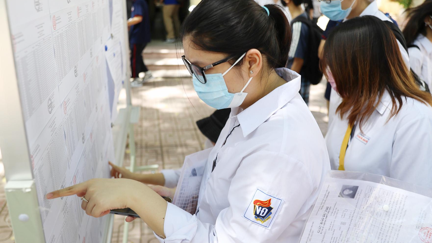 Thí sinh tham dự kì thi tốt nghiệp THPT 2021. Thí sinh tham dự kì thi tốt nghiệp THPT 2021.