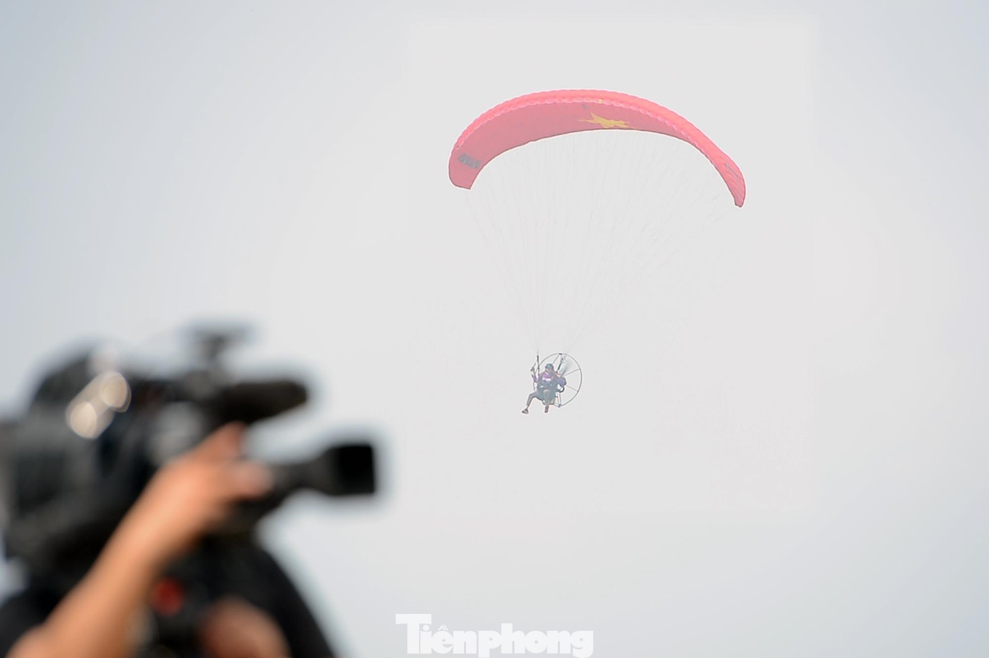 Giới truyền thông ghi hình tại giải đấu. Giới truyền thông ghi hình tại giải đấu.