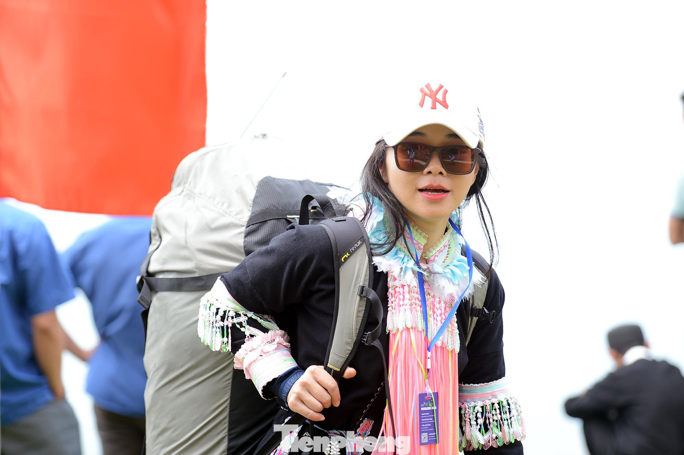 Theo các vận đông viên, điểm bay trên núi PuTaLeng là một trong những điểm bay lý tưởng để tổ chức các giải dù lượn cấp quốc gia, quốc tế, thu hút các phi công dù lượn trong, ngoài nước đến khám phá và trải nghiệm. Trong ảnh: Phi công Quỳnh Anh đến từ Hà Nội với hơn 40 chuyến bay trong thời gian vừa qua cùng 2 lần bay từ đỉnh núi PuTaLeng. Theo các vận đông viên, điểm bay trên núi PuTaLeng là một trong những điểm bay lý tưởng để tổ chức các giải dù lượn cấp quốc gia, quốc tế, thu hút các phi công dù lượn trong, ngoài nước đến khám phá và trải nghiệm. Trong ảnh: Phi công Quỳnh Anh đến từ Hà Nội với hơn 40 chuyến bay trong thời gian vừa qua cùng 2 lần bay từ đỉnh núi PuTaLeng.