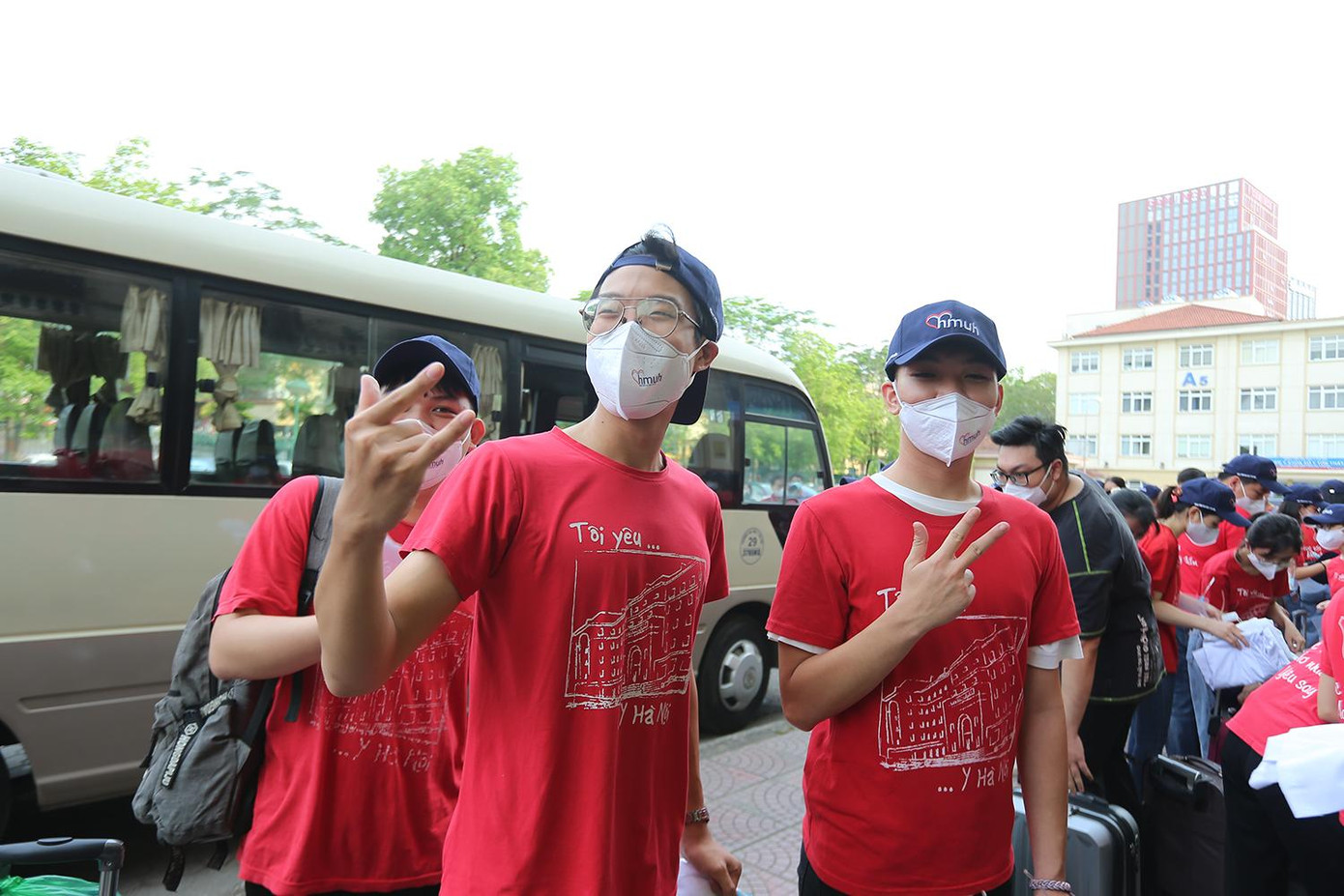 Tranh chủ "check - in" trước giờ lên đường.