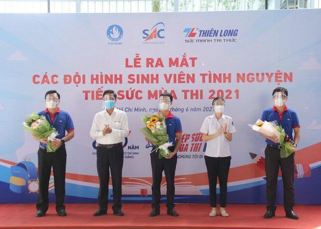 Ra mắt các đội hình sinh viên tình nguyện của chương trình. Năm nay, chương trình có 19 đội hình sinh viên tình nguyện tham gia các công việc như điều phối giao thông, hỗ trợ y tế, hỗ trợ thí sinh tại các điểm thi.