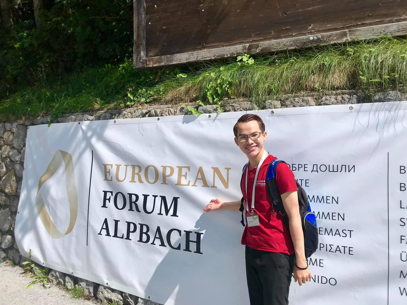 Chân dung thầy giáo trẻ Lê Hoàng Phong.