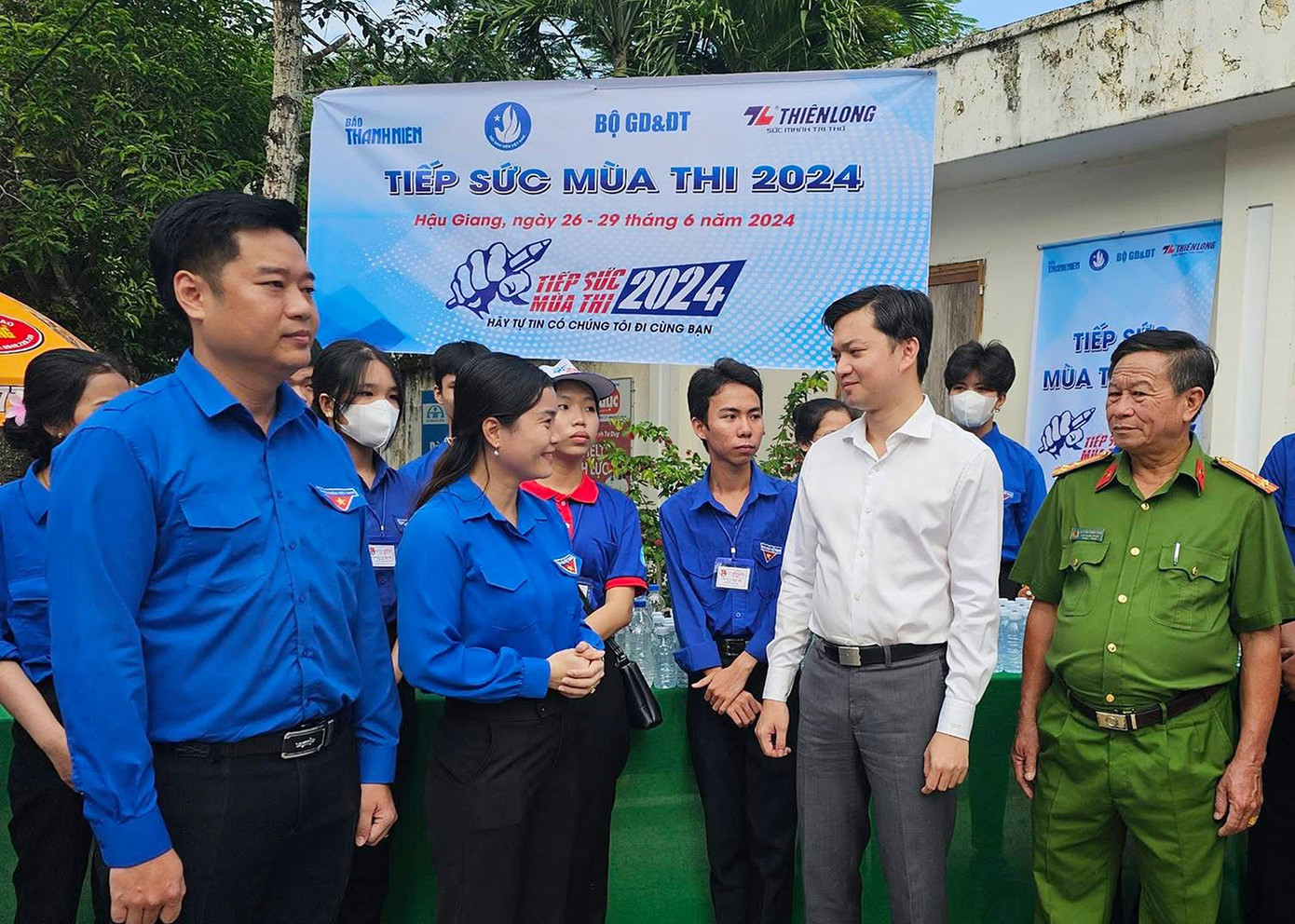 Thường trực T.Ư Hội Sinh viên Việt Nam thăm và động viên các lực lượng tham gia chương trình Tiếp sức mùa thi.