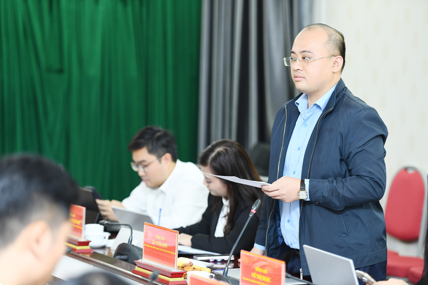 Các đại biểu góp ý kiến tại Hội nghị. Các đại biểu góp ý kiến tại Hội nghị.