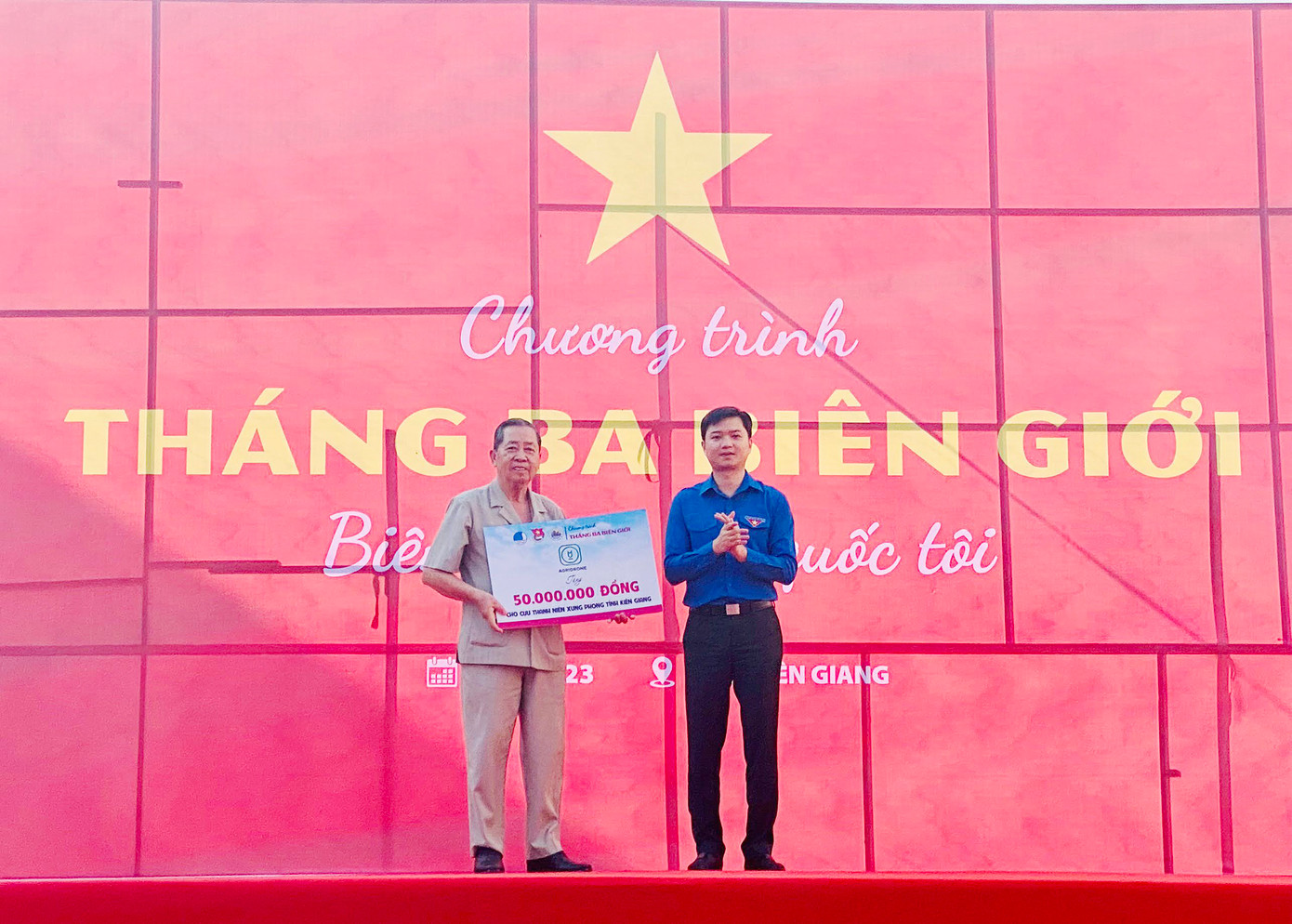 Anh Nguyễn Minh Triết - Bí thư T.Ư Đoàn, Chủ tịch T.Ư Hội Sinh viên Việt Nam dự chương trình Tháng Ba biên giới tại Kiên Giang.