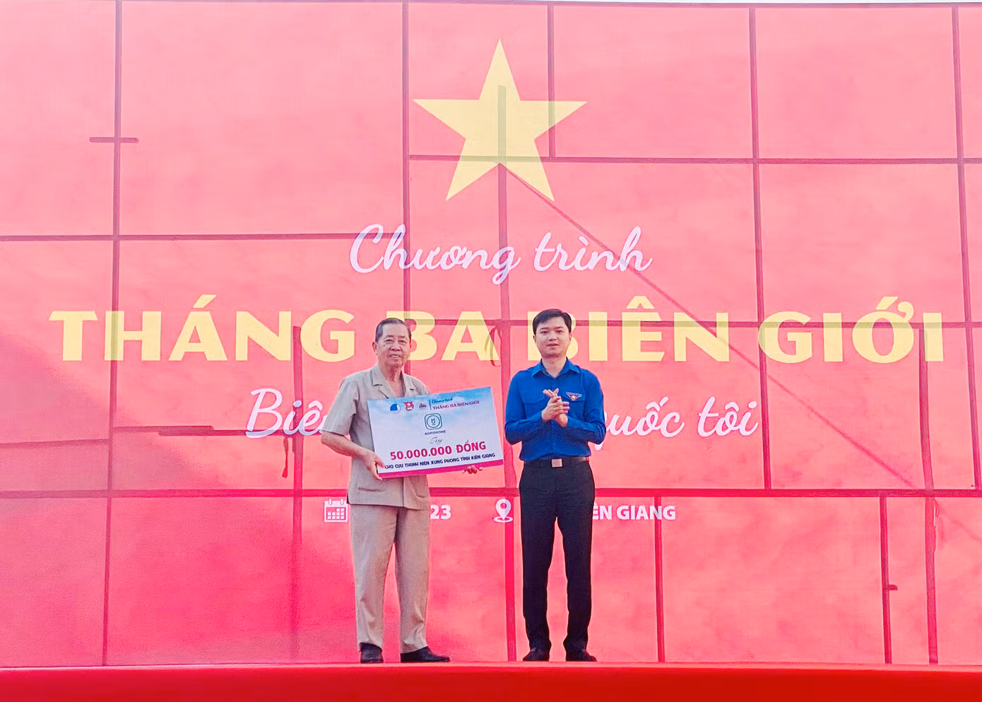 Anh Nguyễn Minh Triết - Bí thư T.Ư Đoàn, Chủ tịch T.Ư Hội Sinh viên Việt Nam dự chương trình Tháng Ba biên giới tại Kiên Giang. Anh Nguyễn Minh Triết - Bí thư T.Ư Đoàn, Chủ tịch T.Ư Hội Sinh viên Việt Nam dự chương trình Tháng Ba biên giới tại Kiên Giang.