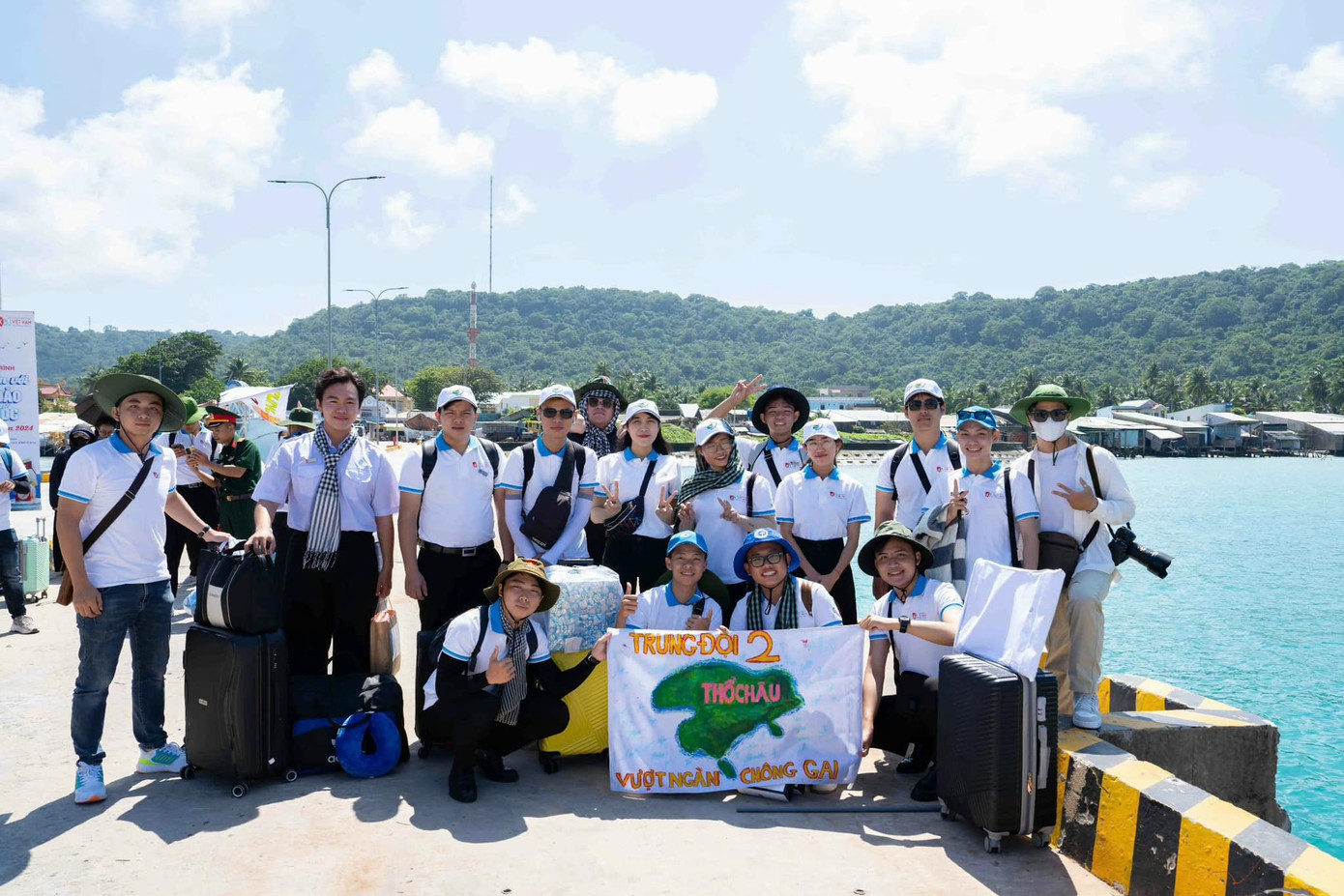 200 đại biểu đã có mặt tại xã đảo Thổ Chu (tỉnh Kiên Giang) để bắt đầu những hoạt động đầu tiên của Hành trình. 200 đại biểu đã có mặt tại xã đảo Thổ Chu (tỉnh Kiên Giang) để bắt đầu những hoạt động đầu tiên của Hành trình.