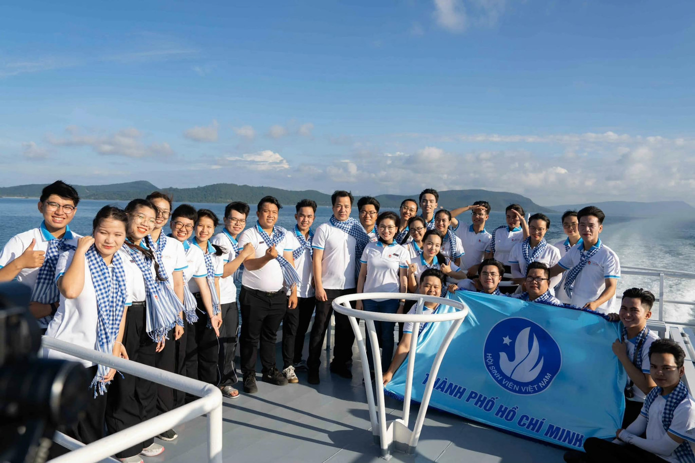 200 đại biểu đã có mặt tại xã đảo Thổ Chu (tỉnh Kiên Giang) để bắt đầu những hoạt động đầu tiên của Hành trình. 200 đại biểu đã có mặt tại xã đảo Thổ Chu (tỉnh Kiên Giang) để bắt đầu những hoạt động đầu tiên của Hành trình.