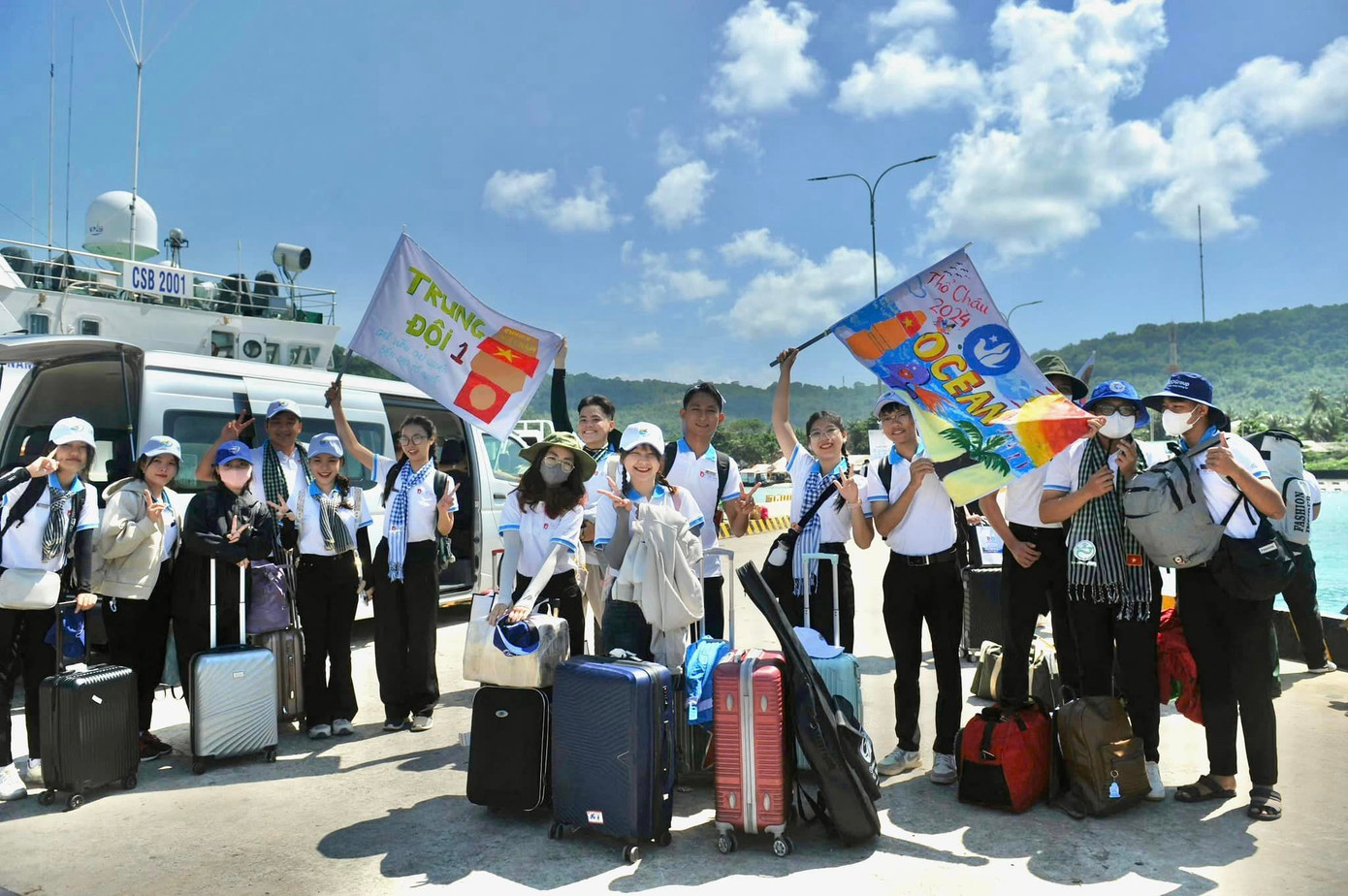 200 đại biểu đã có mặt tại xã đảo Thổ Chu (tỉnh Kiên Giang) để bắt đầu những hoạt động đầu tiên của Hành trình. 200 đại biểu đã có mặt tại xã đảo Thổ Chu (tỉnh Kiên Giang) để bắt đầu những hoạt động đầu tiên của Hành trình.