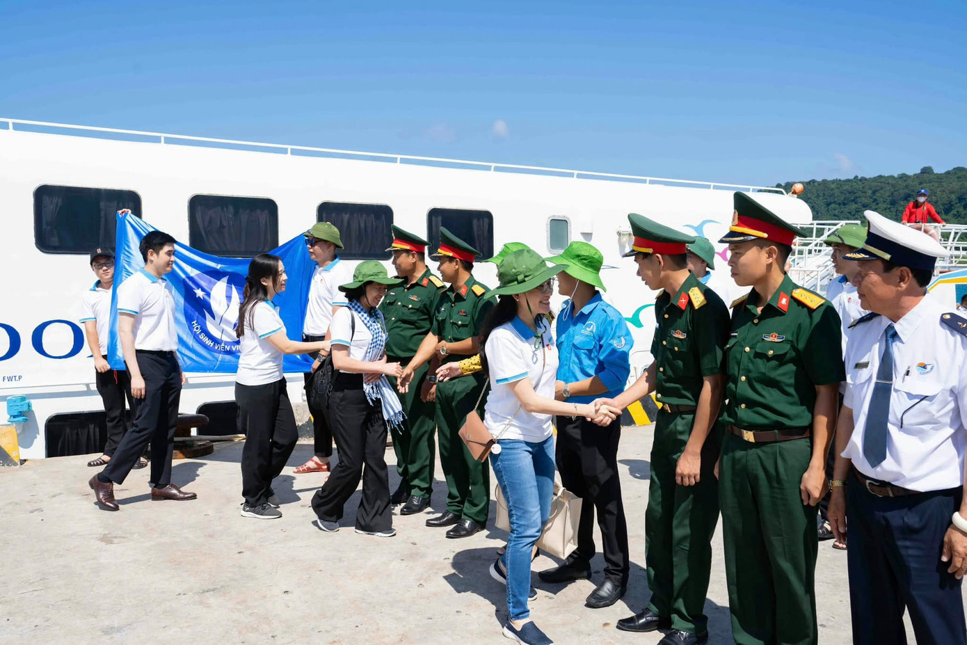 Các đại biểu tham dự Hành trình. Các đại biểu tham dự Hành trình.