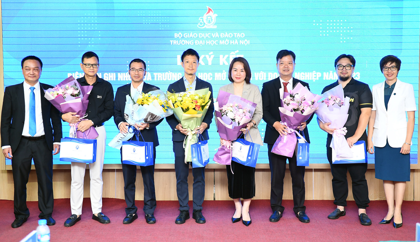 Tăng cường hoạt động đào tạo theo định hướng ứng dụng nghề nghiệp đáp ứng nhu cầu của xã hội, là mục đích của buổi toạ đàm. Tăng cường hoạt động đào tạo theo định hướng ứng dụng nghề nghiệp đáp ứng nhu cầu của xã hội, là mục đích của buổi toạ đàm.