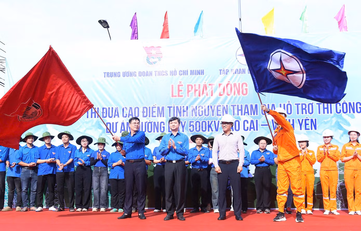 Phát động đợt thi đua cao điểm tình nguyện hỗ trợ thi công Dự án đường dây 500kV Lào Cai – Vĩnh Yên.