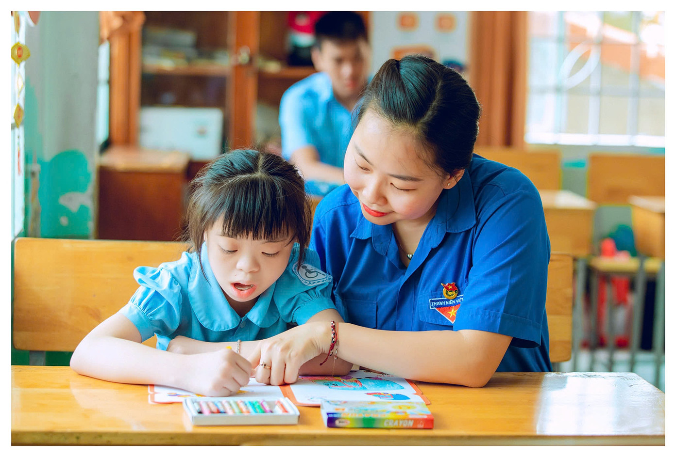 Nữ giáo viên Nguyễn Thị Thanh Trúc đã dành 10 năm tận tụy dạy trẻ khuyết tật trí tuệ tại Trung tâm Phục hồi chức năng Khánh Hòa, mang đến cho các em cơ hội tự lập và hòa nhập xã hội.