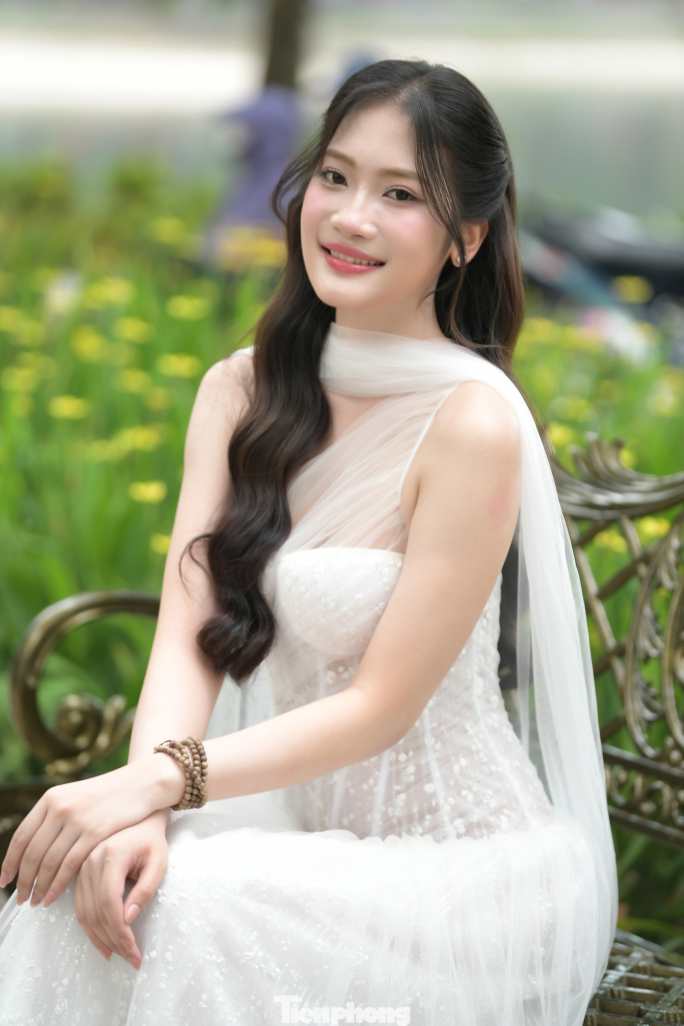 Hương Giang cho biết nếu đăng quang Hoa hậu Việt Nam 2024, cô dành toàn bộ tiền thưởng để thành lập quỹ học bổng cho học sinh nghèo ở quê nhà.