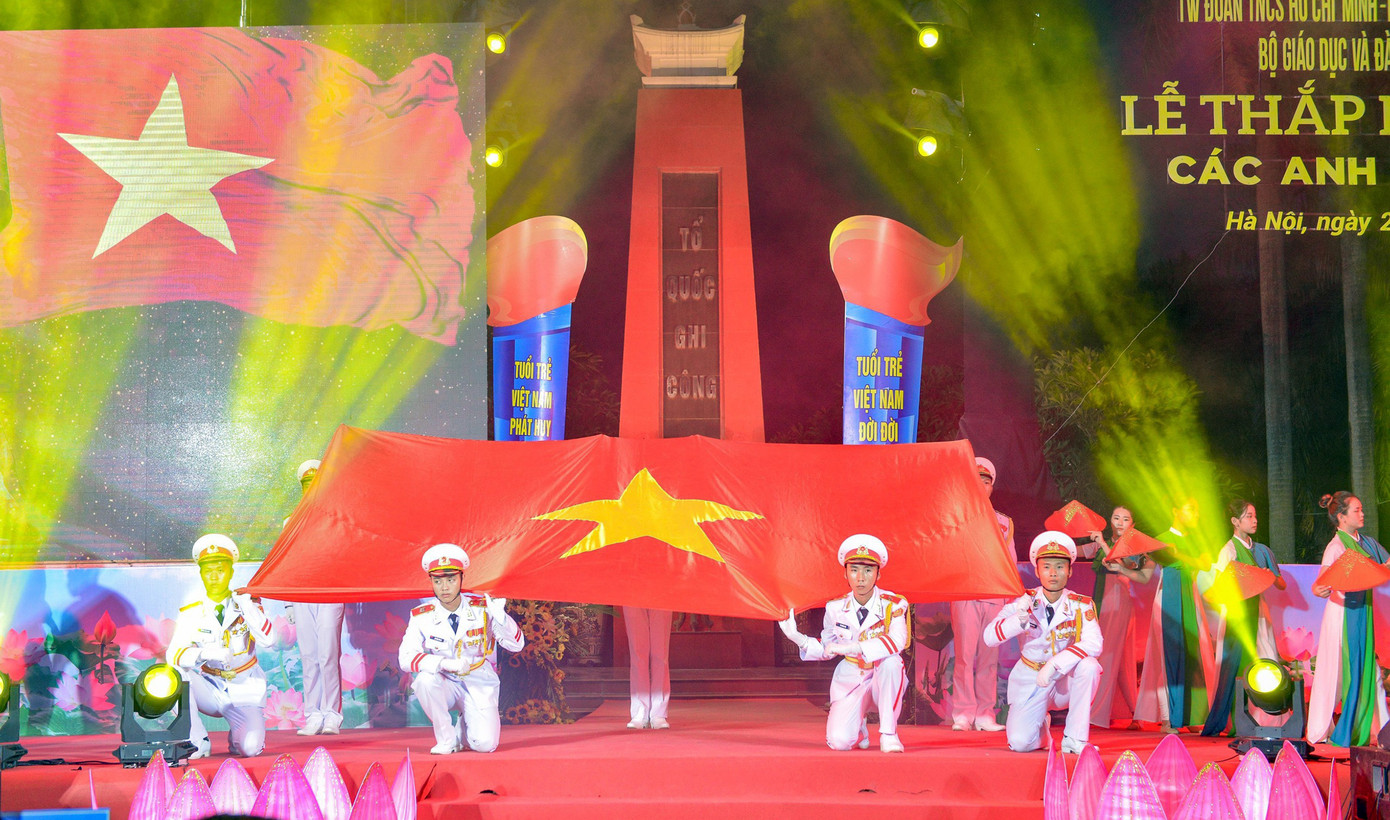 Chương trình “Lễ thắp nến tri ân các anh hùng liệt sĩ” cấp T.Ư năm 2023, với 9 điểm cầu tại nghĩa trang liệt sĩ các tỉnh, thành phố. Chương trình “Lễ thắp nến tri ân các anh hùng liệt sĩ” cấp T.Ư năm 2023, với 9 điểm cầu tại nghĩa trang liệt sĩ các tỉnh, thành phố.