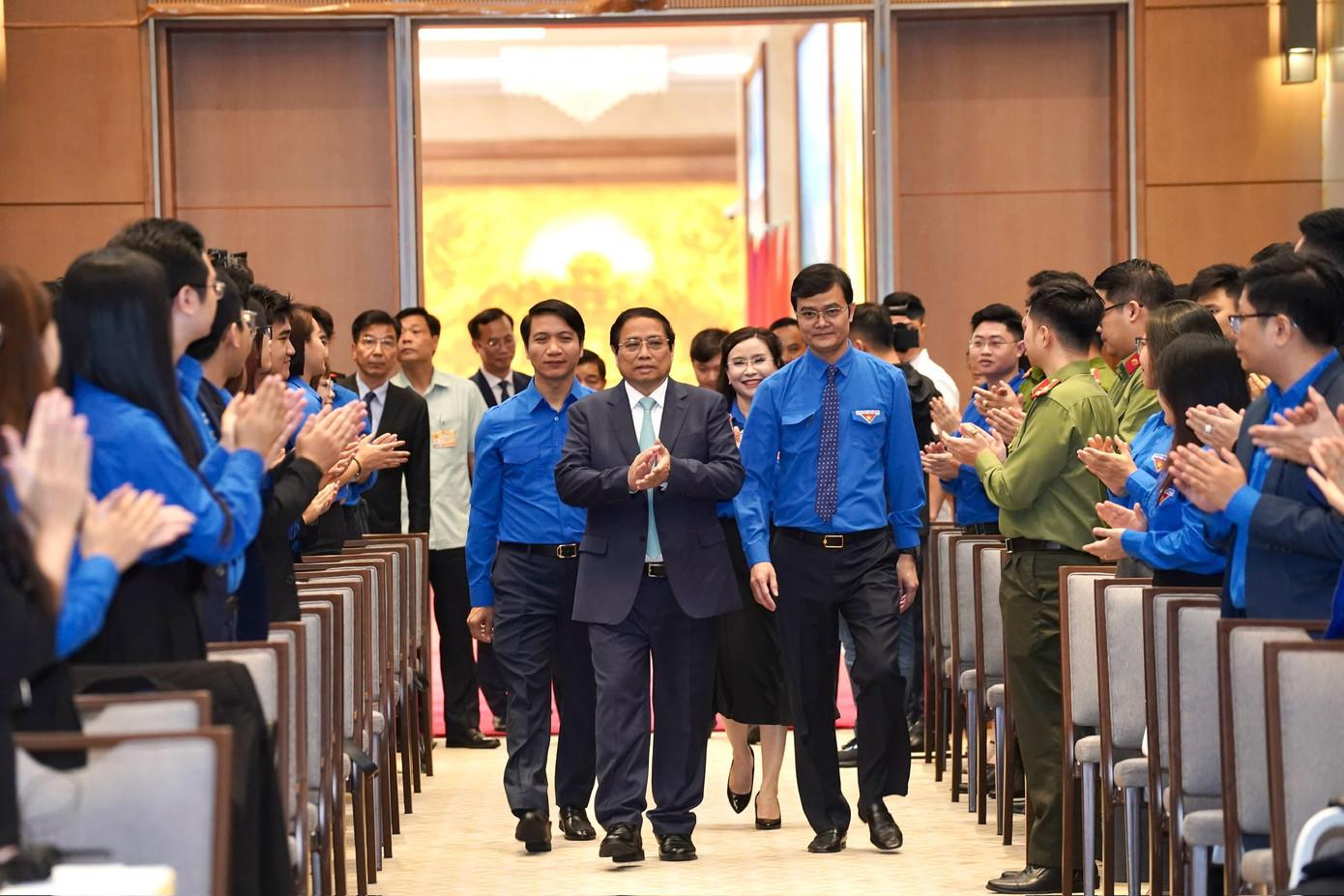 Đối thoại nhằm tuyên truyền, phổ biến rộng rãi tới thanh niên những chủ trương, chính sách của Nhà nước về chuyển đổi số quốc gia, phát huy vai trò, trách nhiệm của thanh niên trong công cuộc chuyển đổi số quốc gia; cơ chế, chính sách, nguồn lực của Nhà nước trong việc hỗ trợ, phát huy vai trò, trách nhiệm của thanh niên trong thực hiện các mục tiêu của Chương trình chuyển đổi số quốc gia; biểu dương sự tham gia, cống hiến của thanh niên tiêu biểu trong phát triển kinh tế - xã hội, xây dựng và bảo vệ Tổ quốc; đồng thời, lắng nghe những kiến nghị, đề xuất của thanh niên và định hướng giải quyết các kiến nghị, đề xuất.