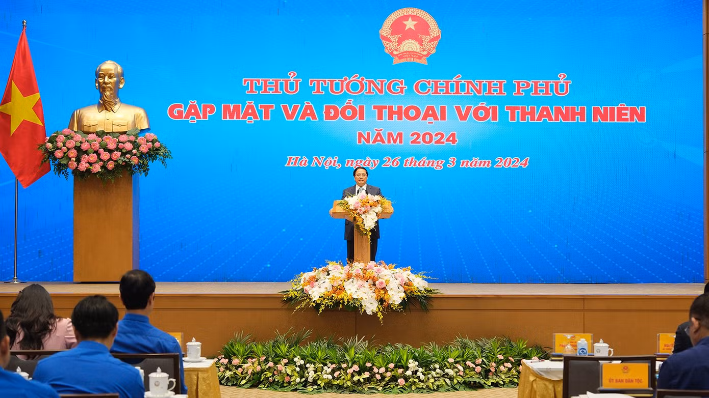 Tại buổi đối thoại, Thủ tướng Phạm Minh Chính khẳng định, đi đôi với phát triển sẽ có những mặt tích cực và tiêu cực. Người đứng đầu Chính phủ bày tỏ mong muốn những người trẻ giữ thăng bằng trong các trường hợp, dù thắng lợi hay thất bại, xử lý mọi việc một cách bình tĩnh và có hiệu quả.