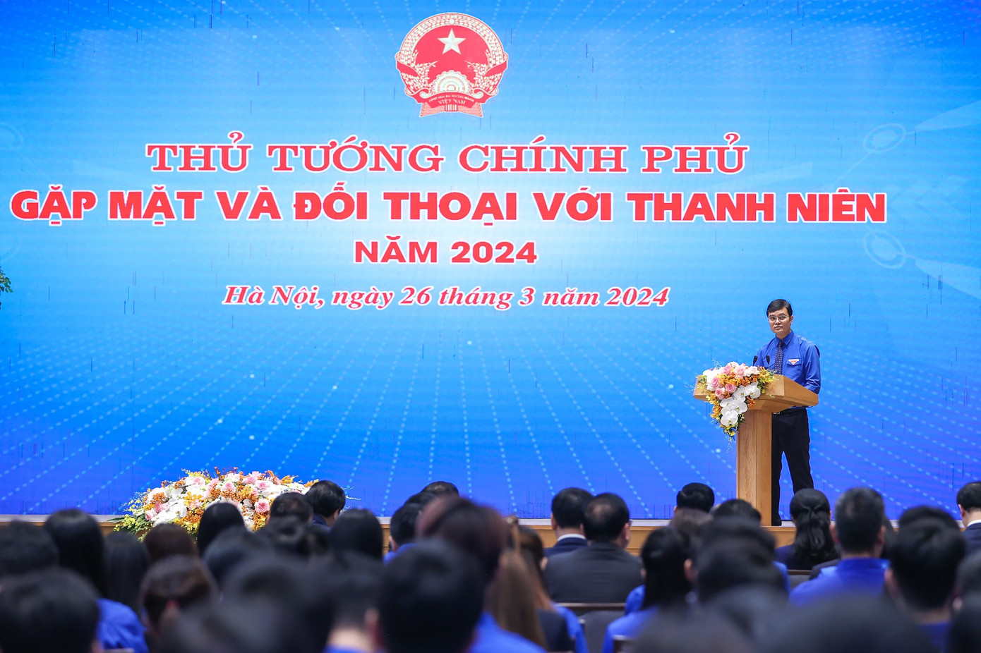 Bí thư thứ nhất T.Ư Đoàn Bùi Quang Huy bày tỏ, chương trình Thủ tướng gặp mặt và đối thoại với thanh niên với chủ đề "Phát huy vai trò xung kích của thanh niên trong công cuộc chuyển đổi số quốc gia" được tổ chức đúng vào dịp Tháng Thanh niên và Kỷ niệm 93 năm Ngày thành lập Đoàn TNCS Hồ Chí Minh thể hiện sự quan tâm, chăm lo, tin tưởng của Đảng, Nhà nước, Chính phủ đối với sự nghiệp giáo dục, đào tạo, bồi dưỡng thế hệ trẻ Việt Nam nói chung, phát huy vai trò, tinh thần tiên phong, xung kích của thanh niên trong tham gia vào công cuộc chuyển đổi số quốc gia nói riêng.