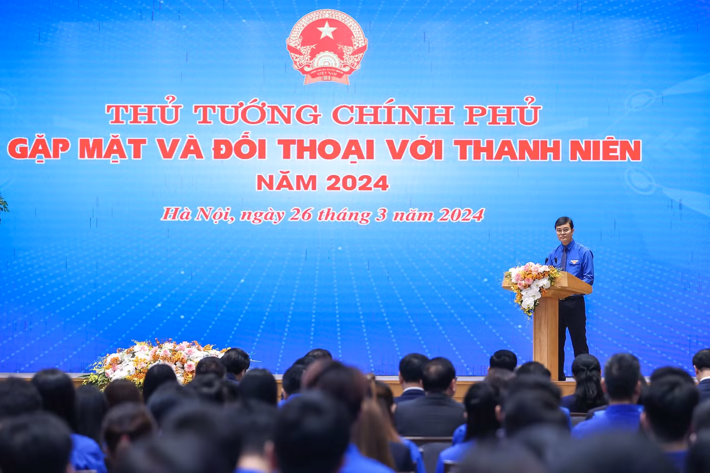 Bí thư thứ nhất T.Ư Đoàn Bùi Quang Huy bày tỏ, chương trình Thủ tướng gặp mặt và đối thoại với thanh niên với chủ đề "Phát huy vai trò xung kích của thanh niên trong công cuộc chuyển đổi số quốc gia" được tổ chức đúng vào dịp Tháng Thanh niên và Kỷ niệm 93 năm Ngày thành lập Đoàn TNCS Hồ Chí Minh thể hiện sự quan tâm, chăm lo, tin tưởng của Đảng, Nhà nước, Chính phủ đối với sự nghiệp giáo dục, đào tạo, bồi dưỡng thế hệ trẻ Việt Nam nói chung, phát huy vai trò, tinh thần tiên phong, xung kích của thanh niên trong tham gia vào công cuộc chuyển đổi số quốc gia nói riêng.