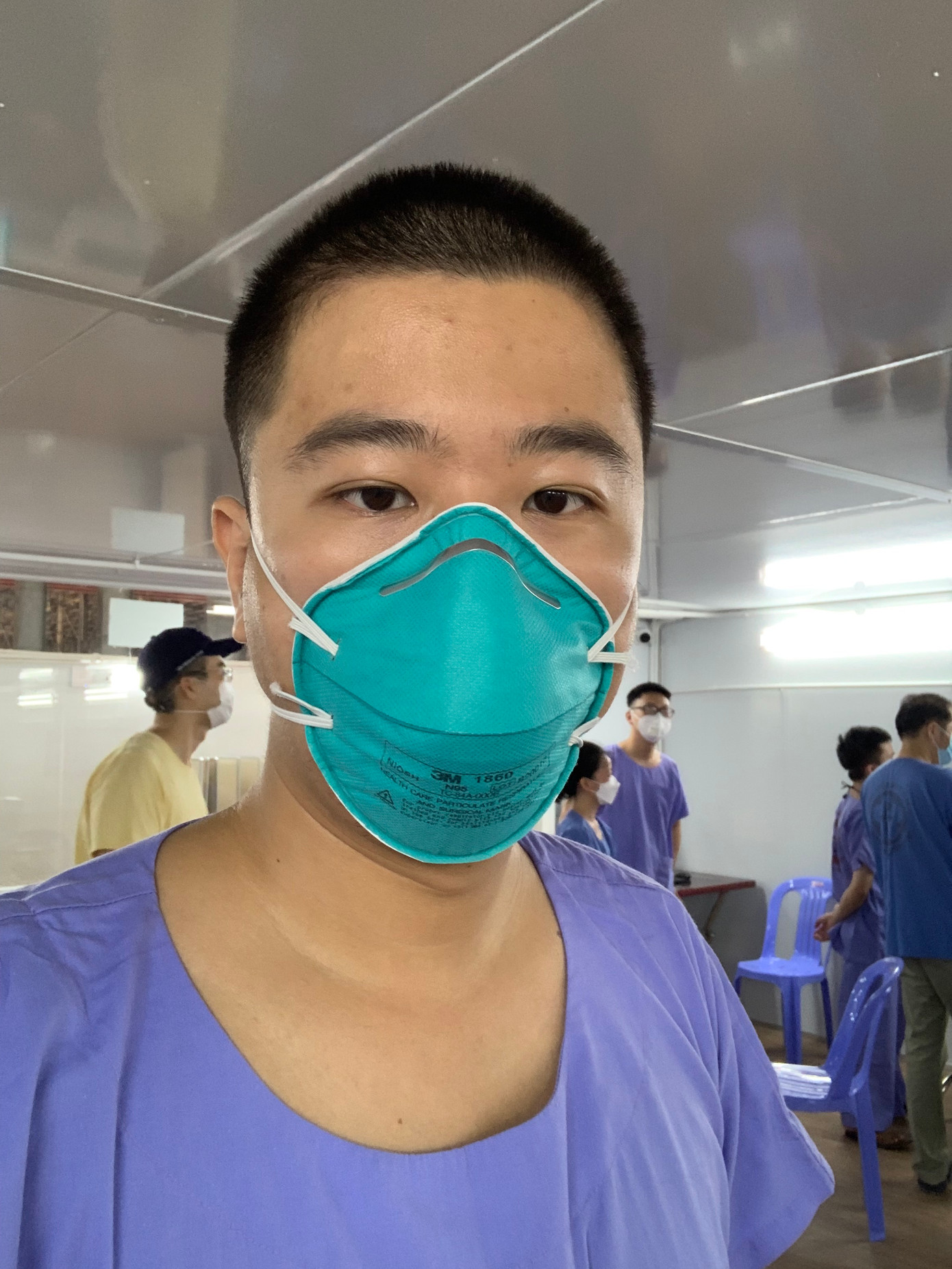 BS Đỗ Doãn Bách tham gia các hoạt động khám chữa bệnh dịch COVID-19.