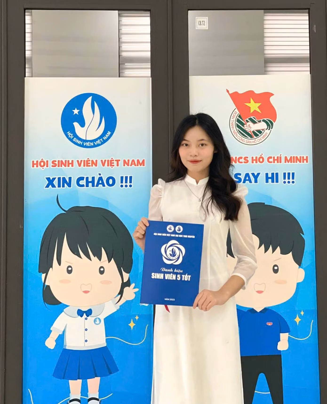 Nữ sinh viên trường ĐH Sư phạm (ĐH Thái Nguyên) đạt rất nhiều danh hiệu trong học tập.