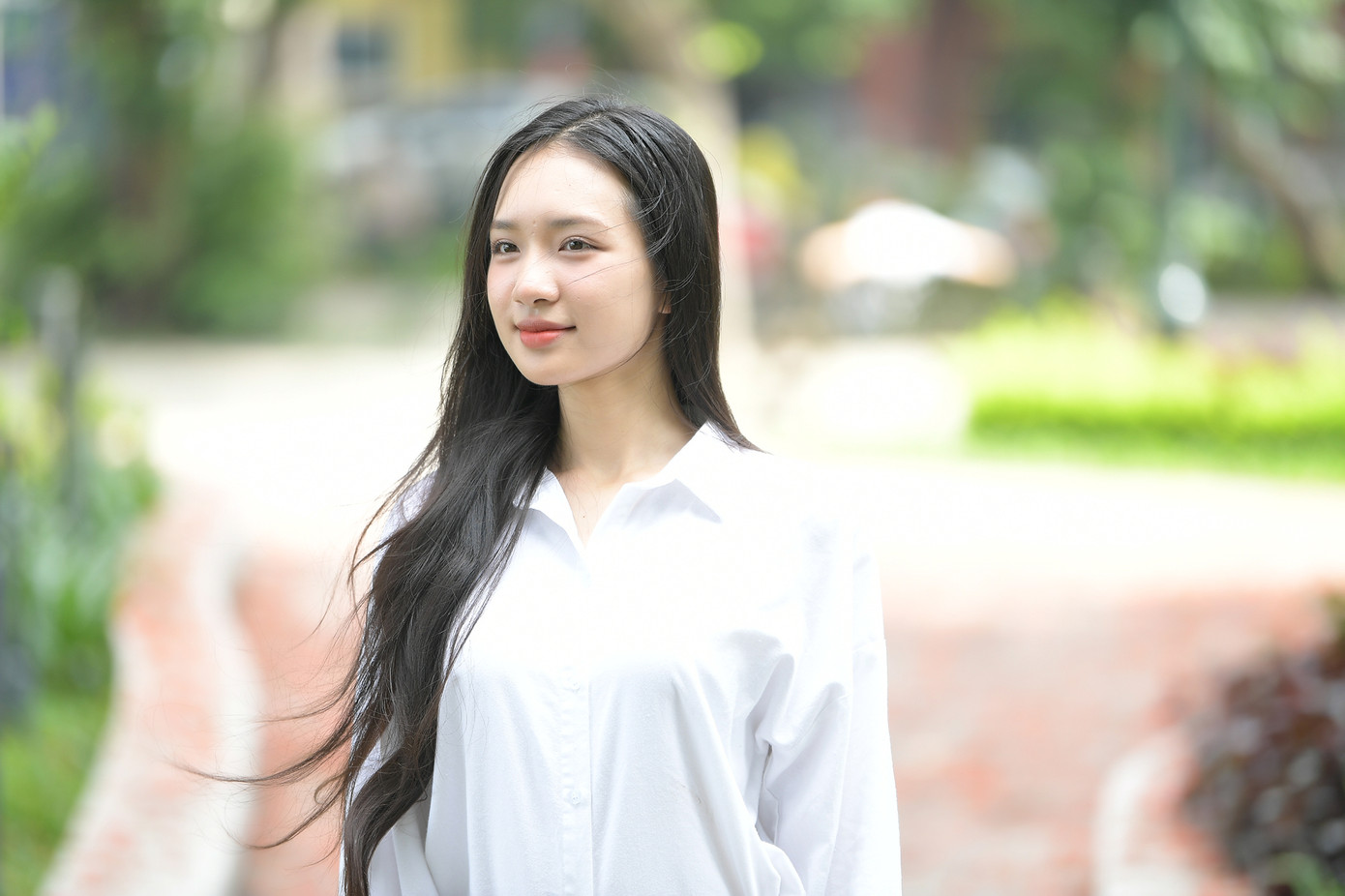 Cô gái đến từ Quảng Ninh cho rằng mình phải nhân đôi sự nỗ lực mới có thể đạt được thành tích cao nhất ở vòng chung kết. “Hàng ngày, tôi dành thời gian tập các bộ môn đối kháng như cầu lông để rèn thể lực và kỹ năng phản xạ, cùng với đó là kỹ năng tư duy và nói trước đám đông một cách trôi chảy và hệ thống”, cô cho biết.