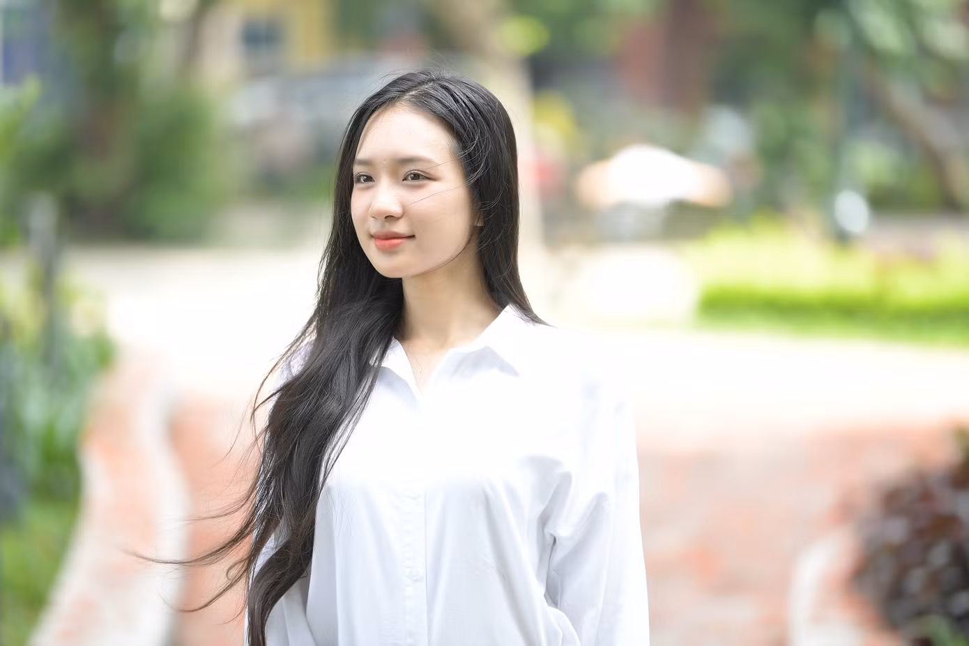 Cô gái đến từ Quảng Ninh cho rằng mình phải nhân đôi sự nỗ lực mới có thể đạt được thành tích cao nhất ở vòng chung kết. “Hàng ngày, tôi dành thời gian tập các bộ môn đối kháng như cầu lông để rèn thể lực và kỹ năng phản xạ, cùng với đó là kỹ năng tư duy và nói trước đám đông một cách trôi chảy và hệ thống”, cô cho biết.