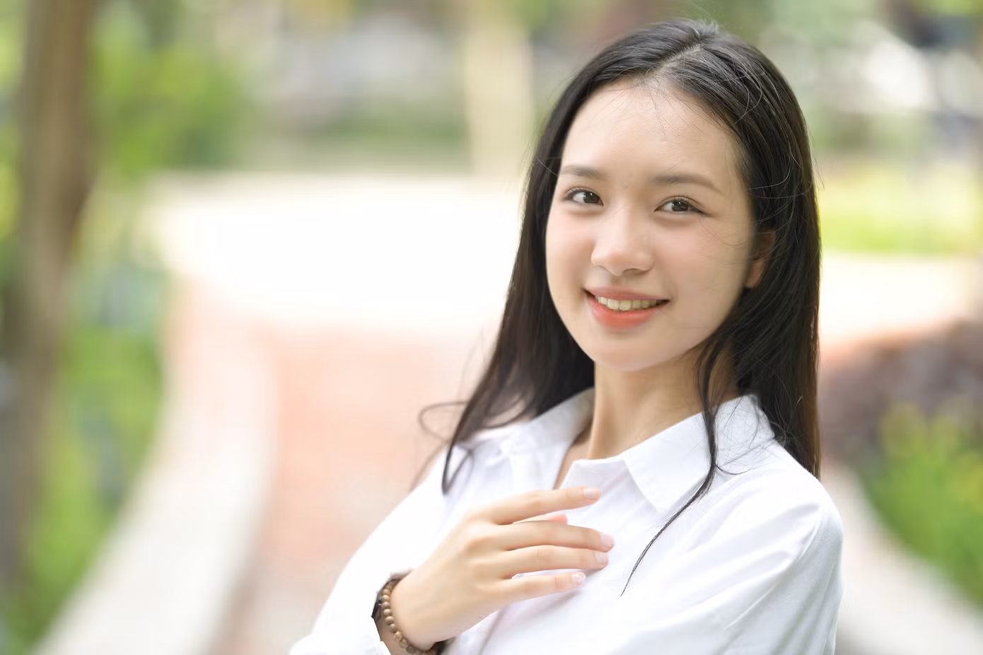 “Nhiệt huyết với mọi mục tiêu, ước mơ. Biết ơn những công lao to lớn vĩ đại của thế hệ đi trước và trân trọng cơ hội mà cuộc đời ban tặng. Đó là những điều tôi luôn tâm niệm”, cô nói.