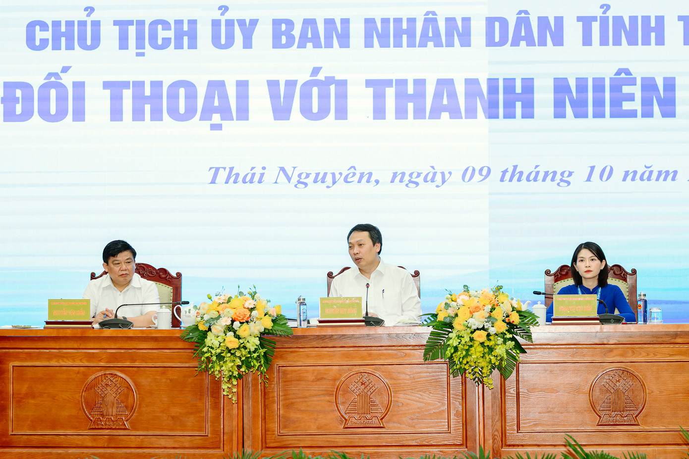 Ông Nguyễn Huy Dũng – Phó Bí thư Tỉnh ủy, Chủ tịch UBND tỉnh Thái Nguyên đã đối thoại với 250 đoàn viên, thanh niên.