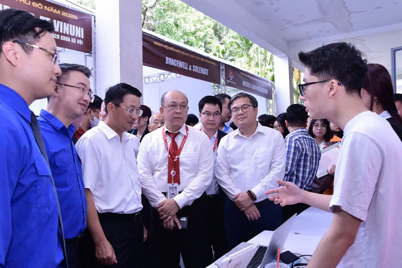 Anh Nguyễn Tường Lâm – Bí thư T.Ư Đoàn, Chủ tịch T.Ư Hội LHTN Việt Nam, đã đến tham dự và động viên tinh thần tuổi trẻ khởi nghiệp sáng tạo. Anh Nguyễn Tường Lâm – Bí thư T.Ư Đoàn, Chủ tịch T.Ư Hội LHTN Việt Nam, đã đến tham dự và động viên tinh thần tuổi trẻ khởi nghiệp sáng tạo.