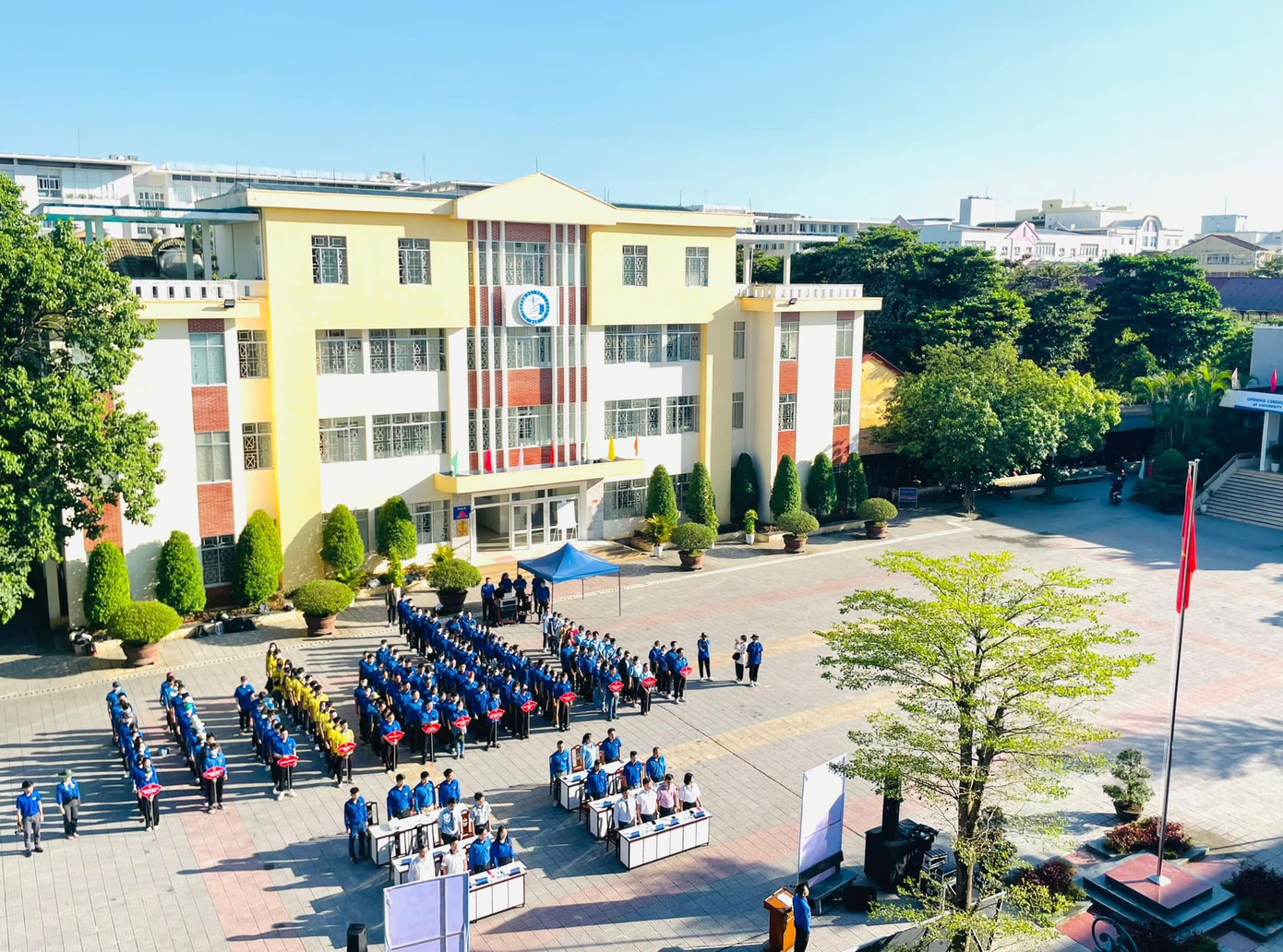 Tuổi trẻ ĐH Huế với 18 đội hình và gần 800 sinh viên tình nguyện. Tuổi trẻ ĐH Huế với 18 đội hình và gần 800 sinh viên tình nguyện.