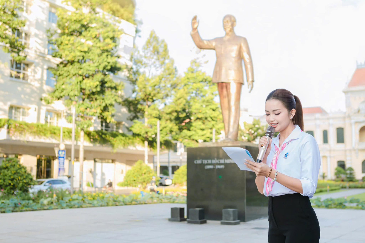 Các đại biểu báo công tại chương trình.