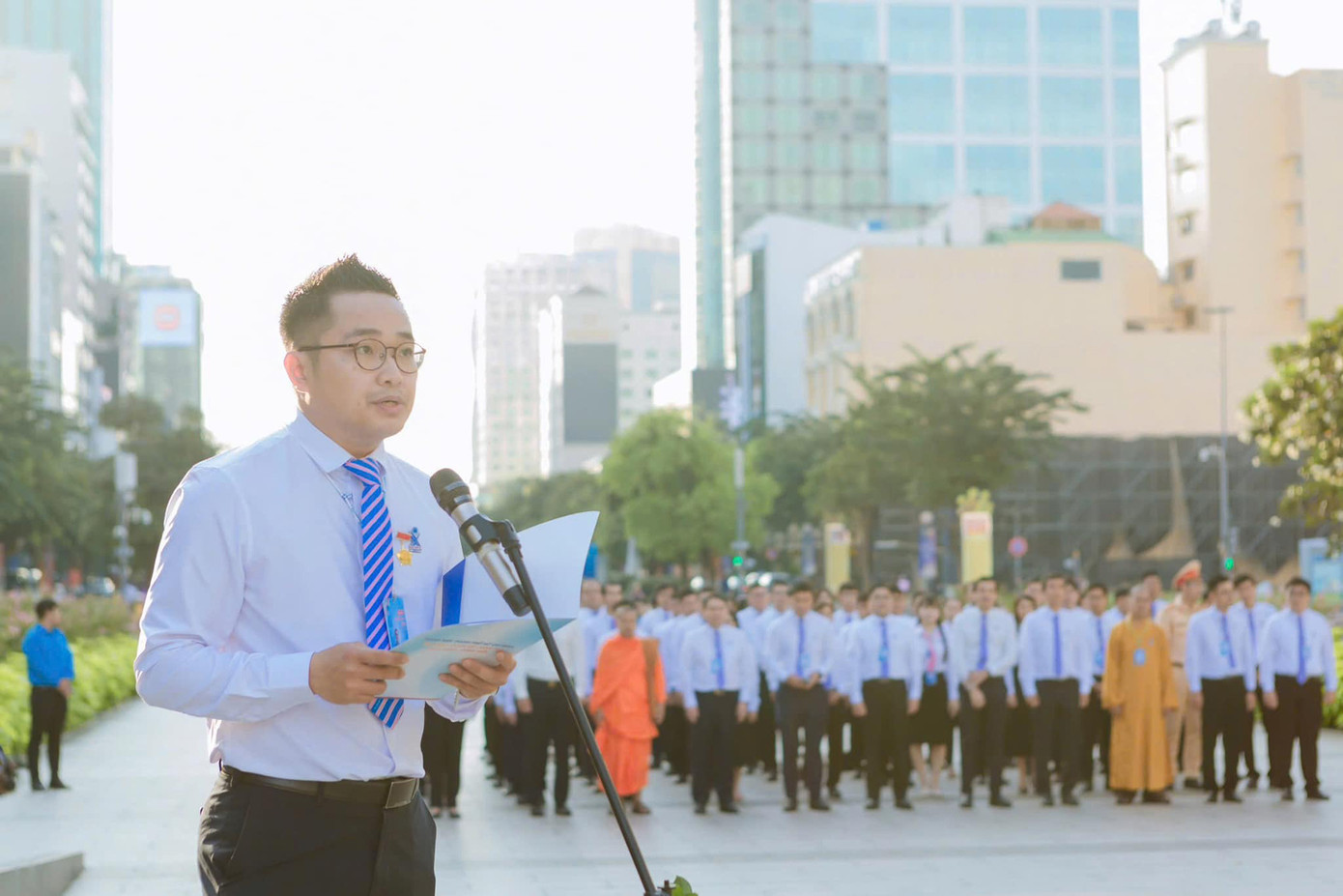 Các đại biểu báo công tại chương trình.