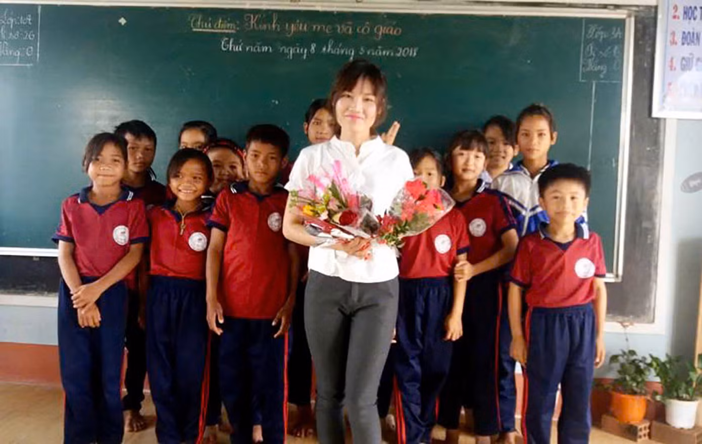 Cô giáo vùng cao Lê Thị Ngọc Linh: Người thắp sáng ước mơ từ những điều giản dị. Cô giáo vùng cao Lê Thị Ngọc Linh: Người thắp sáng ước mơ từ những điều giản dị.