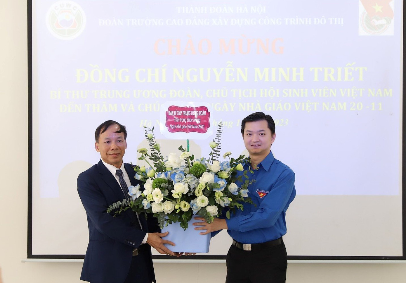 Anh Nguyễn Minh Triết - Bí thư T.Ư Đoàn, Chủ tịch T.Ư Hội Sinh viên Việt Nam chúc mừng lãnh đạo trường CĐ Xây dựng Công trình Đô thị. Anh Nguyễn Minh Triết - Bí thư T.Ư Đoàn, Chủ tịch T.Ư Hội Sinh viên Việt Nam chúc mừng lãnh đạo trường CĐ Xây dựng Công trình Đô thị.