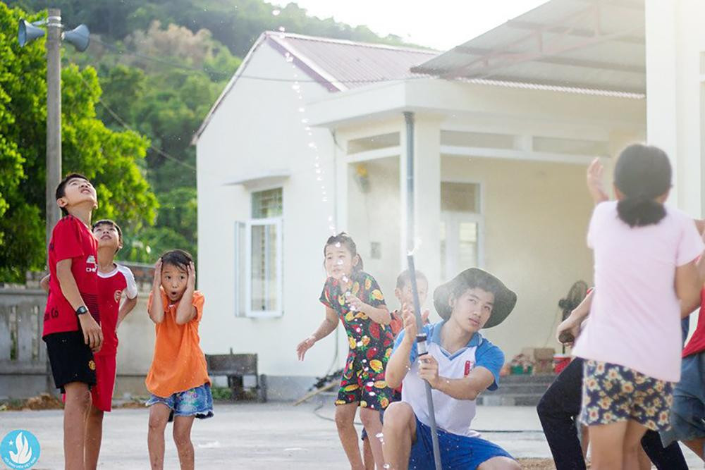 Ngoài thành tích học tập tốt, Đức Anh còn là sinh viên trưởng thành từ công tác Đoàn - Hội.