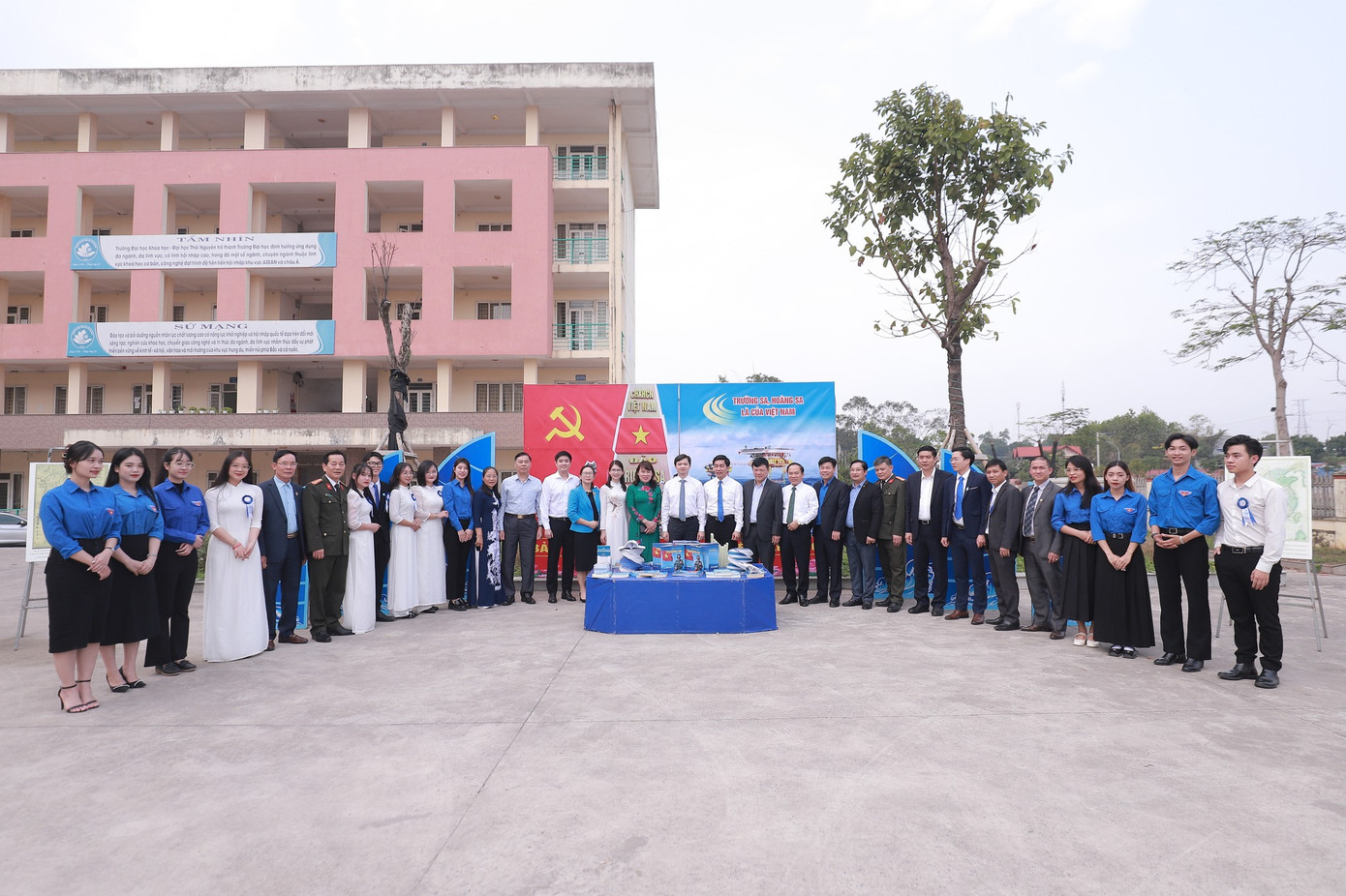 Các đại biểu tham dự chương trình.