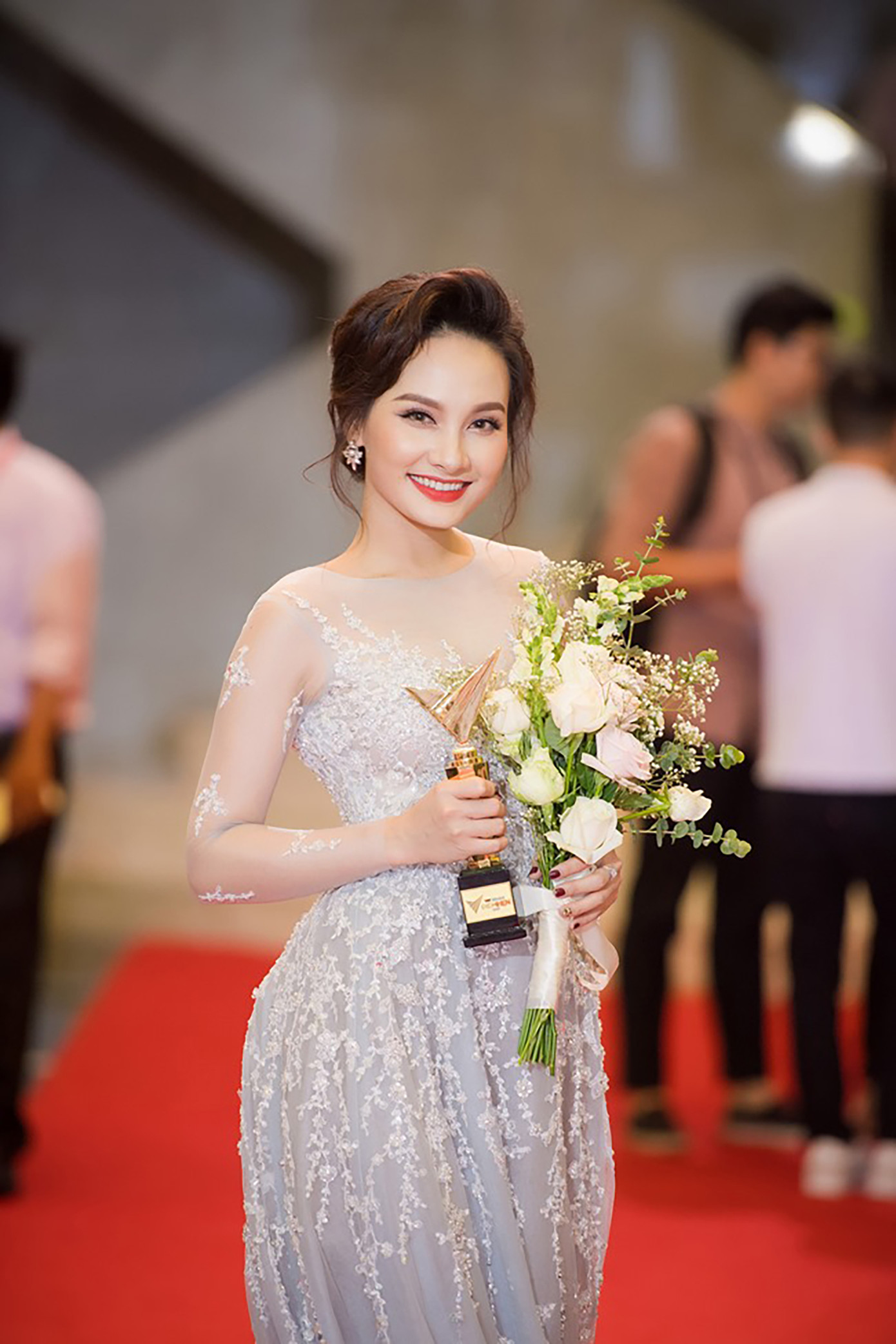 Vũ Thị Phương Thanh, nghệ sĩ, diễn viên nổi tiếng với tên gọi Diễn viên Bảo Thanh, sinh ngày 26/10/1990, tại Bắc Giang, hiện đang sinh sống tại Hà Nội. Chị là Ủy viên Ủy Ban Hội LHTN TP. Hà Nội, nhiệm kỳ 2024 - 2029. Bảo Thanh được biết đến qua nhiều vai diễn ấn tượng và giành được nhiều giải thưởng cao quý trong sự nghiệp. Chị từng nhận giải Bông Sen Vàng tại Liên hoan phim Việt Nam năm 2001 và giải Cánh Diều Vàng năm 2014. Ngoài ra, chị cũng đoạt giải thưởng tại các sự kiện lớn như 'VTV Awards' và "Asia Artist Awards . Chị còn xuất sắc giành huy chương tại nhiều cuộc thi nghệ thuật sân khấu kịch nói. Vũ Thị Phương Thanh, nghệ sĩ, diễn viên nổi tiếng với tên gọi Diễn viên Bảo Thanh, sinh ngày 26/10/1990, tại Bắc Giang, hiện đang sinh sống tại Hà Nội. Chị là Ủy viên Ủy Ban Hội LHTN TP. Hà Nội, nhiệm kỳ 2024 - 2029. Bảo Thanh được biết đến qua nhiều vai diễn ấn tượng và giành được nhiều giải thưởng cao quý trong sự nghiệp. Chị từng nhận giải Bông Sen Vàng tại Liên hoan phim Việt Nam năm 2001 và giải Cánh Diều Vàng năm 2014. Ngoài ra, chị cũng đoạt giải thưởng tại các sự kiện lớn như 'VTV Awards' và "Asia Artist Awards . Chị còn xuất sắc giành huy chương tại nhiều cuộc thi nghệ thuật sân khấu kịch nói.