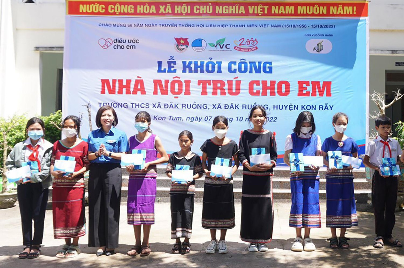 Khởi công 16 công trình hỗ trợ học sinh dân tộc thiểu số tại các tỉnh Tây Nguyên.