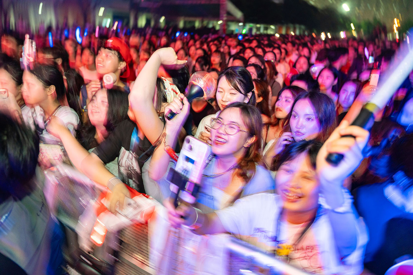 Gần 15.000 khán giả tham dự lễ hội âm nhạc Colorstorm 2025 tại Đại học Phenikaa. Ảnh: BTC