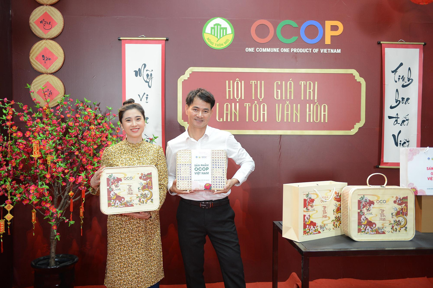 NSƯT Xuân Bắc và Nhà sản xuất Dube Nguyễn tại chương trình livestream.