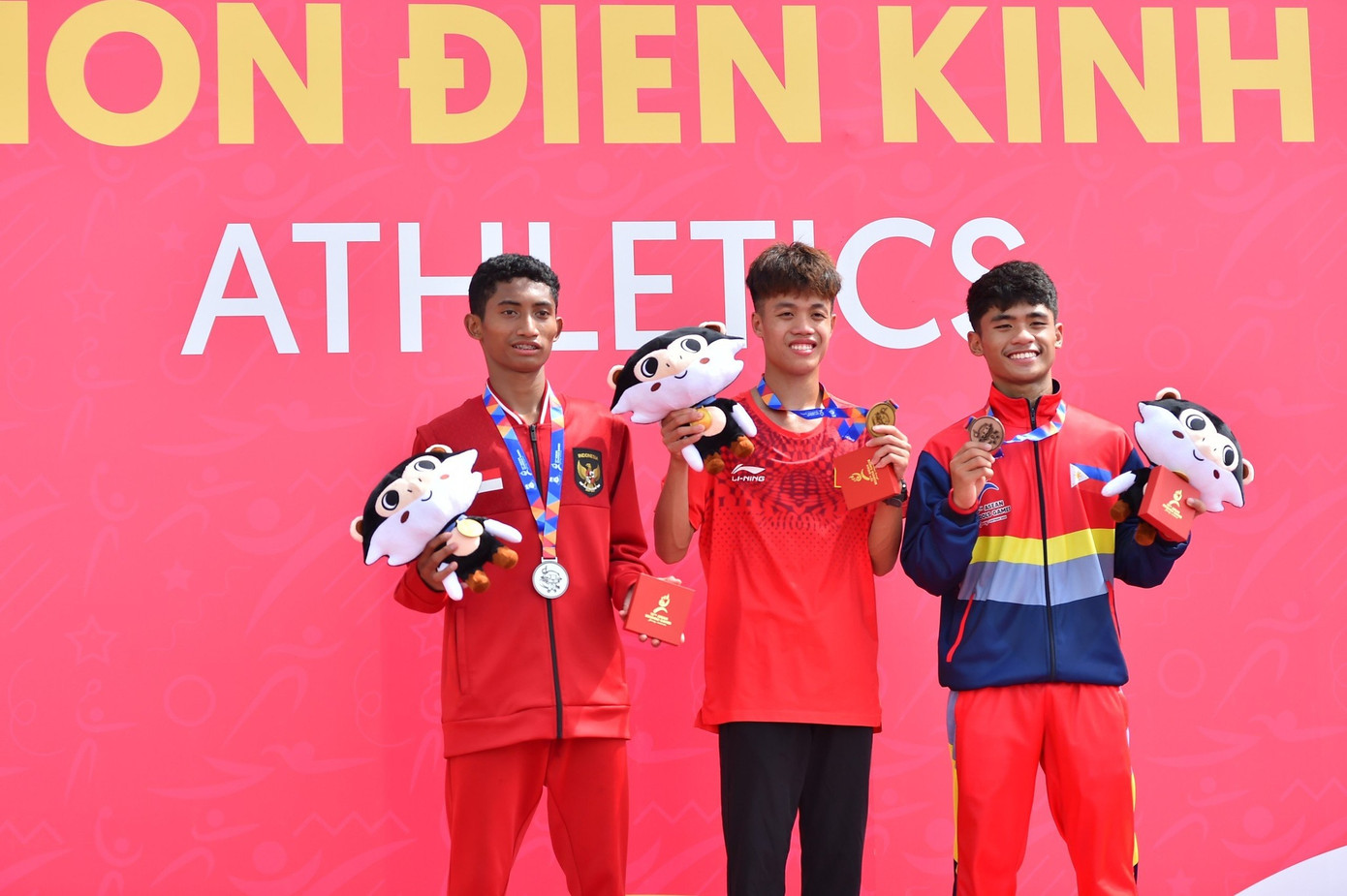 VĐV Việt Nam đoạt Huy chương Vàng môn Điền kinh. Ảnh: TRẦN HIỆP