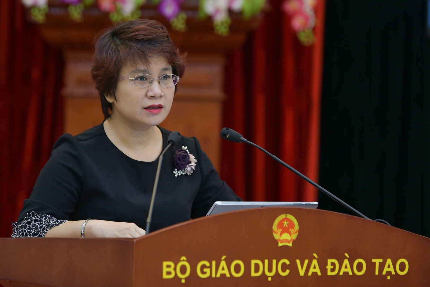 Vụ trưởng Vụ GDĐH Nguyễn Thu Thuỷ trình bày tại Hội nghị. Vụ trưởng Vụ GDĐH Nguyễn Thu Thuỷ trình bày tại Hội nghị.